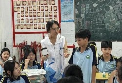 双华中学爆料新闻,校园风云再起，揭秘背后真相